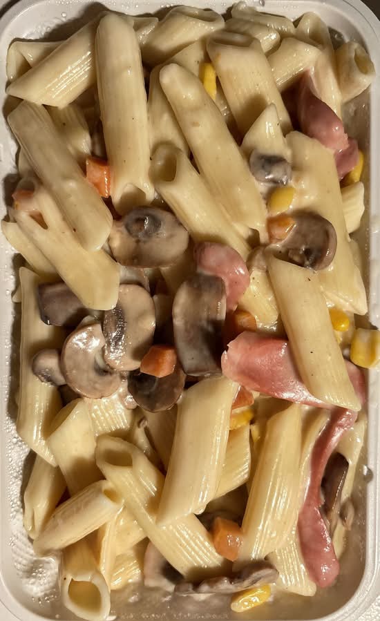 Mushroom and Sausage in Cream Sauce with Penne 白汁蘑菇腸仔燴長通粉